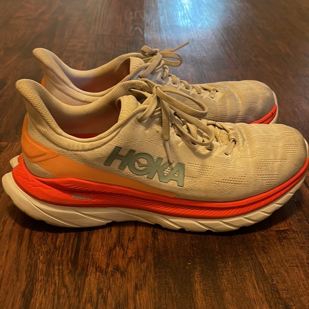 hoka w mach 4 women's 9.5